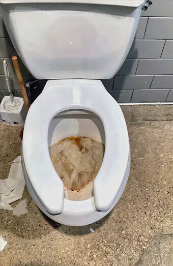 https://blockeddrainspeppermintgrove.com.au/uploads/2025/07/blocked-toilet-27776.jpg